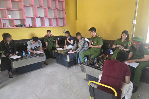 <a href="/tin-tuc-su-kien" title="Tin tức sự kiện" rel="dofollow">Tin tức sự kiện</a>