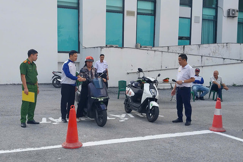 Công an phường Hạc Thành đẩy mạnh tuyên truyền Chiến dịch đào tạo kỹ năng lái xe mô tô, xe gắn máy an toàn