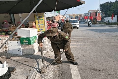 Công an xã Hoằng Hóa ra quân thiết lập lại trật tự đô thị, hành lang, vỉa hè chào mừng Tết Nguyên đán Bính Ngọ năm 2026