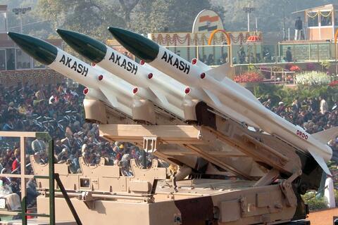 Ấn Độ điều tên lửa phòng không đến biên giới Trung Quốc