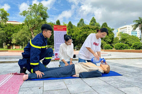 Tăng cường công tác tuyên truyền phòng chống đuối nước tại nhà trường -Trách nhiệm và hành động vì sự an toàn của học sinh