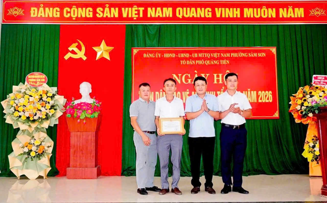 Trao tặng Giấy khen
