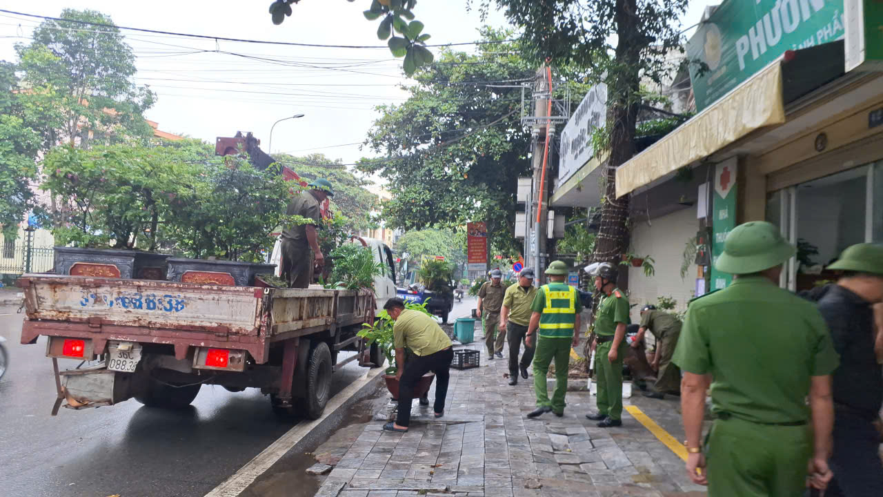 ra quân thiết lập trật tự công cộng