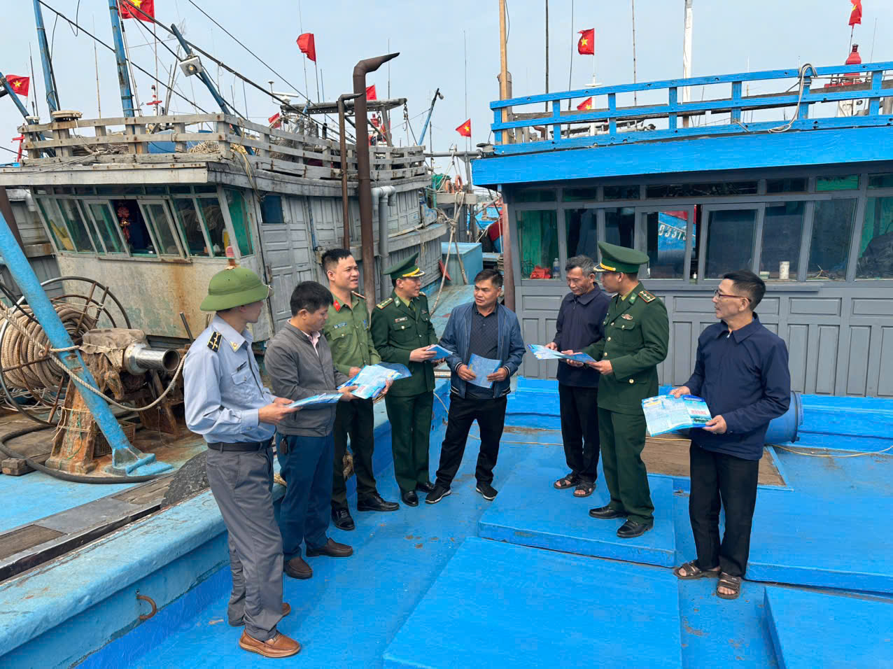 LLAN CAP phối hợp các lực lượng trong công tác quản lý tàu cá, tuyên truyền, vận động ngư dân chấp hành nghiêm các quy định về chống khai thác IUU, góp phần hướng tới nghề cá phát triển bền vững.