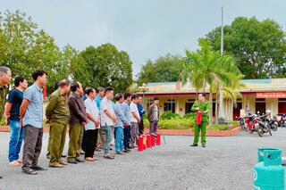 <a href="/tin-tuc-su-kien/huong-ve-co-so2" title="Phong trào toàn dân bảo vệ ANTQ" rel="dofollow">Phong trào toàn dân bảo vệ ANTQ</a>