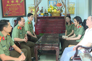 <a href="/tin-tuc-su-kien/tin-hoat-dong" title="Tin hoạt động" rel="dofollow">Tin hoạt động</a>