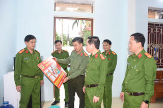 <a href="/tin-tuc-su-kien/tin-hoat-dong" title="Tin hoạt động" rel="dofollow">Tin hoạt động</a>