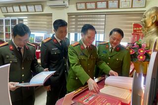 <a href="/tin-tuc-su-kien/tin-hoat-dong" title="Tin hoạt động" rel="dofollow">Tin hoạt động</a>