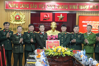 <a href="/tin-tuc-su-kien/tin-hoat-dong" title="Tin hoạt động" rel="dofollow">Tin hoạt động</a>