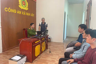 <a href="/tin-tuc-su-kien/tin-hoat-dong" title="Tin hoạt động" rel="dofollow">Tin hoạt động</a>