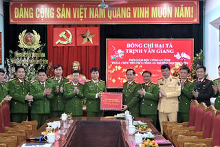 <a href="/tin-tuc-su-kien/tin-hoat-dong" title="Tin hoạt động" rel="dofollow">Tin hoạt động</a>
