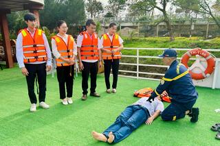 <a href="/tin-tuc-su-kien/tin-hoat-dong" title="Tin hoạt động" rel="dofollow">Tin hoạt động</a>