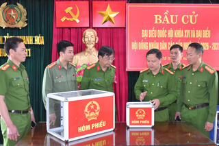 <a href="/tin-tuc-su-kien/tin-hoat-dong" title="Tin hoạt động" rel="dofollow">Tin hoạt động</a>