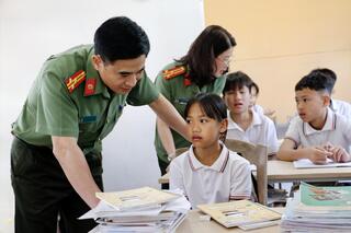 <a href="/tin-tuc-su-kien/tin-hoat-dong" title="Tin hoạt động" rel="dofollow">Tin hoạt động</a>