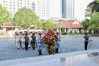 <a href="/tin-tuc-su-kien/tin-hoat-dong" title="Tin hoạt động" rel="dofollow">Tin hoạt động</a>