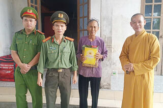 <a href="/tin-tuc-su-kien/tin-hoat-dong" title="Tin hoạt động" rel="dofollow">Tin hoạt động</a>