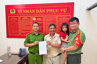 <a href="/tin-tuc-su-kien/tin-hoat-dong" title="Tin hoạt động" rel="dofollow">Tin hoạt động</a>