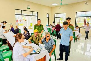 <a href="/tin-tuc-su-kien/tin-hoat-dong" title="Tin hoạt động" rel="dofollow">Tin hoạt động</a>