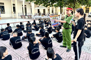 <a href="/tin-tuc-su-kien/huong-ve-co-so2" title="Phong trào toàn dân bảo vệ ANTQ" rel="dofollow">Phong trào toàn dân bảo vệ ANTQ</a>