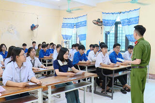 <a href="/tin-tuc-su-kien/tin-hoat-dong" title="Tin hoạt động" rel="dofollow">Tin hoạt động</a>