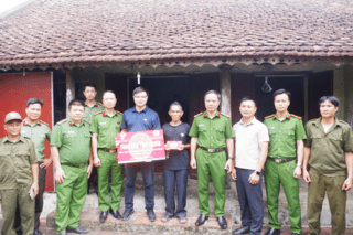<a href="/tin-tuc-su-kien/tin-hoat-dong" title="Tin hoạt động" rel="dofollow">Tin hoạt động</a>