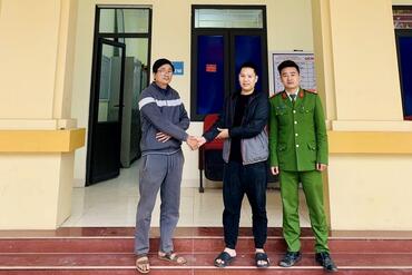 <a href="/tin-tuc-su-kien/tin-hoat-dong" title="Tin hoạt động" rel="dofollow">Tin hoạt động</a>