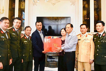 <a href="/tin-tuc-su-kien/tin-hoat-dong" title="Tin hoạt động" rel="dofollow">Tin hoạt động</a>