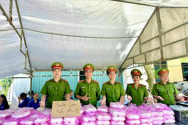 <a href="/tin-tuc-su-kien/tin-hoat-dong" title="Tin hoạt động" rel="dofollow">Tin hoạt động</a>