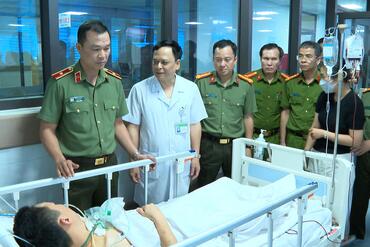 <a href="/tin-tuc-su-kien/tin-hoat-dong" title="Tin hoạt động" rel="dofollow">Tin hoạt động</a>