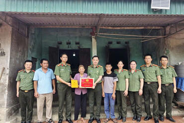 <a href="/tin-tuc-su-kien/tin-hoat-dong" title="Tin hoạt động" rel="dofollow">Tin hoạt động</a>