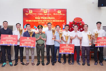 <a href="/tin-tuc-su-kien/tin-hoat-dong" title="Tin hoạt động" rel="dofollow">Tin hoạt động</a>
