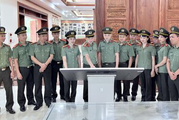<a href="/tin-tuc-su-kien/tin-hoat-dong" title="Tin hoạt động" rel="dofollow">Tin hoạt động</a>