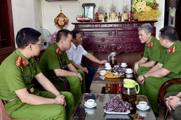 <a href="/tin-tuc-su-kien/tin-hoat-dong" title="Tin hoạt động" rel="dofollow">Tin hoạt động</a>