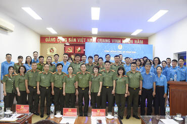 <a href="/tin-tuc-su-kien/tin-hoat-dong" title="Tin hoạt động" rel="dofollow">Tin hoạt động</a>