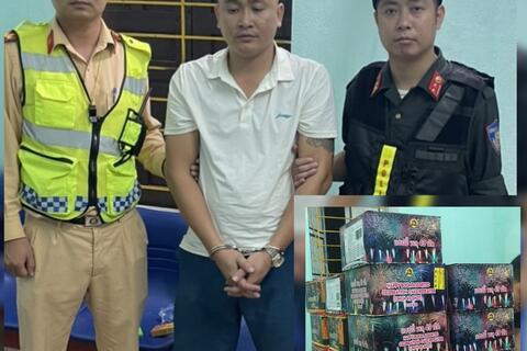 Cảnh sát giao thông Thanh Hoá bắt giữ 01 đối tượng vận chuyển gần 30kg pháo hoa do nước ngoài sản xuất