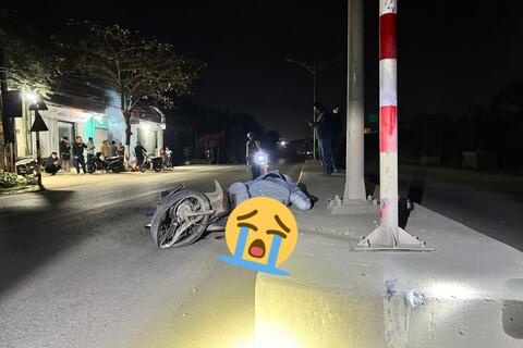 Thanh Hoá: Không chú ý quan sát và làm chủ tốc độ, 01 người điều khiển xe mô tô tử vong tại chỗ khi đâm vào dải phân cách cứng trên đường