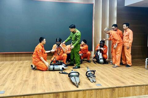 Huấn luyện nghiệp vụ phòng cháy, chữa cháy và cứu nạn, cứu hộ tại Nhà máy Nhiệt điện Nghi Sơn