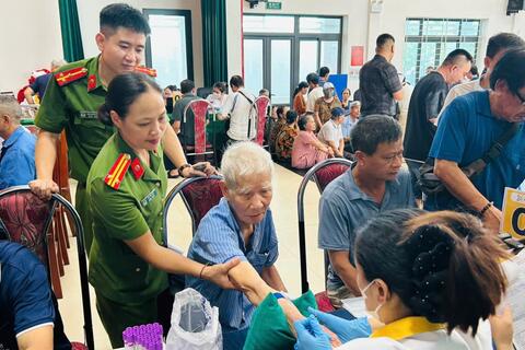 Thắp sáng hy vọng tìm lại tên cho liệt sĩ từ những mẫu ADN