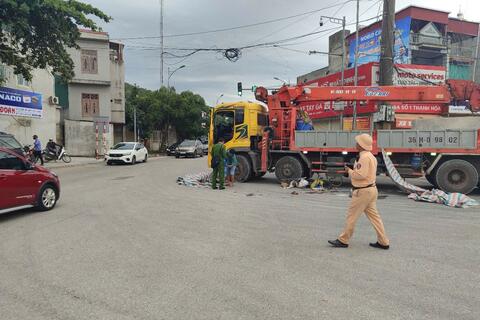 Thanh Hoá: Sang đường không chú ý quan sát, 01 người di xe đạp bị thương