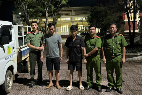 Công an xã Ngọc Trạo tuần tra, kiểm soát ban đêm, phát hiện, bắt giữ 2 vụ, 5 đối tượng liên quan đến ma túy