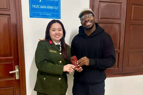 Công an phường Hạc Thành nhanh chóng tìm được tài sản bị mất cho người nước ngoài