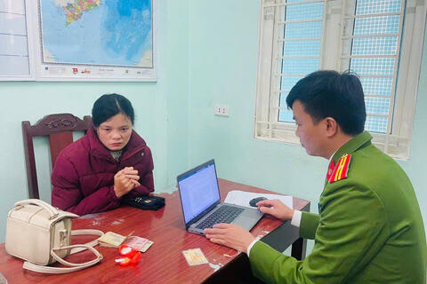 Nhanh chóng xác minh, làm rõ đối tượng dùng “vàng giả” để tráo “vàng thật” chỉ sau gần 2 giờ tiếp nhận tin báo qua VNeID