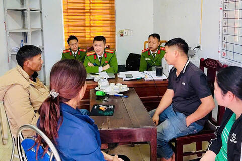 Công an xã Cẩm Thạch hòa giải mâu thuẫn từ gốc để giữ bình yên xóm làng