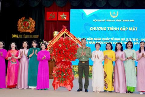 Hội Phụ nữ Công an tỉnh tổ chức gặp mặt, sinh hoạt chuyên đề “Kỹ năng về nghi thức trong giao tiếp”: Tôn vinh truyền thống, bồi đắp bản lĩnh, lan tỏa nét đẹp phụ nữ Công an Thanh Hóa