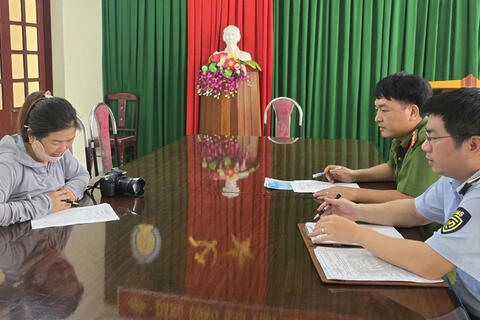 Sầm Sơn xử phạt người phụ nữ chèo kéo, ép khách chụp ảnh