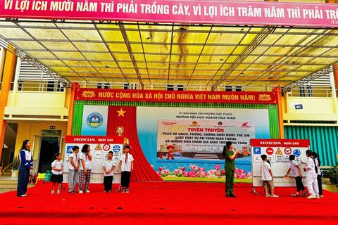 Công an phường Hạc Thành tuyên truyền kỹ năng an toàn cho hơn 1.200 học sinh