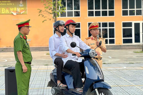 Công an phường Đông Sơn duy trì hiệu quả mô hình “Trường học an toàn giao thông”