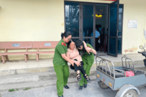 Công an xã Thiệu Hóa tích cực triển khai thu nhận thông tin để làm căn cước và định danh điện tử cho học sinh từ 6 đến 14 tuổi