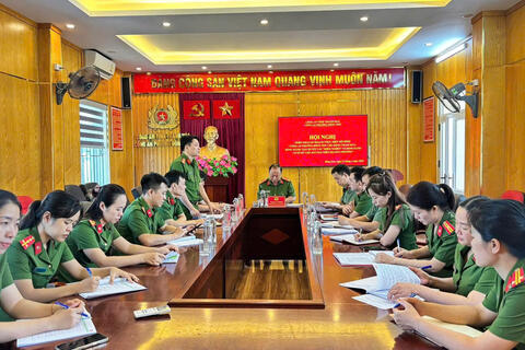 Công an phường Đông Sơn chủ động tháo gỡ điểm nghẽn dữ liệu đất đai - Tạo bước đột phá trong thực hiện chuyển đổi số ở cơ sở
