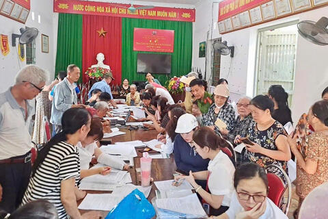 Tháo gỡ “điểm nghẽn”, hoàn thành mục tiêu chi trả an sinh xã hội không dùng tiền mặt: Khi quyết tâm chính trị trở thành sức mạnh hành động